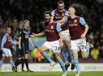 Cuéllar, 99 official matches with Villa