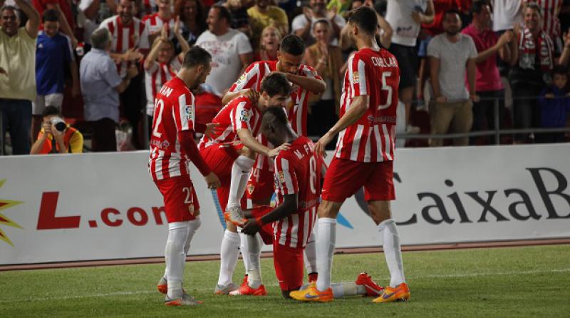 El Almería remonta y rompe la imbatibilidad de Osasuna