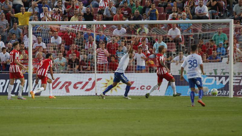 El Almería cede dos puntos al final