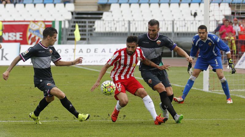 Elche grabs the three points in their visit to Almería