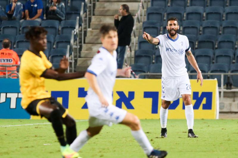Carlos Cuéllar is a game away of the Toto Cup 