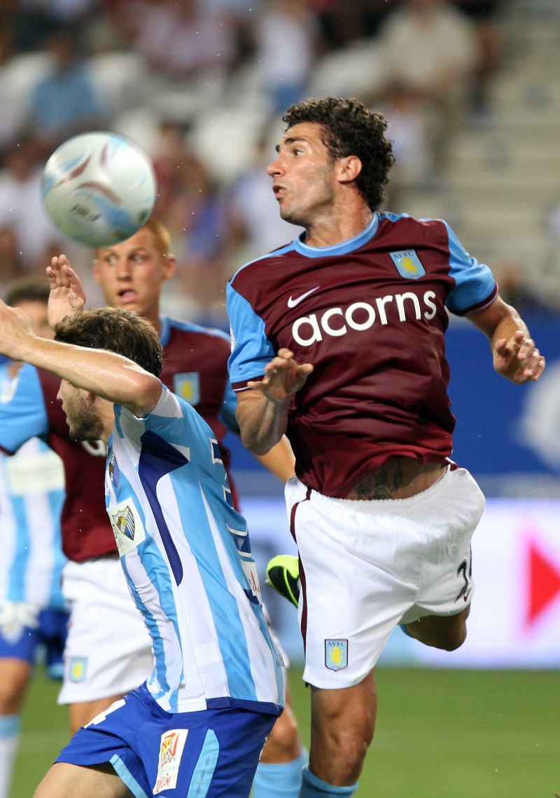Carlos Cuéllar triunfa en el Aston Villa