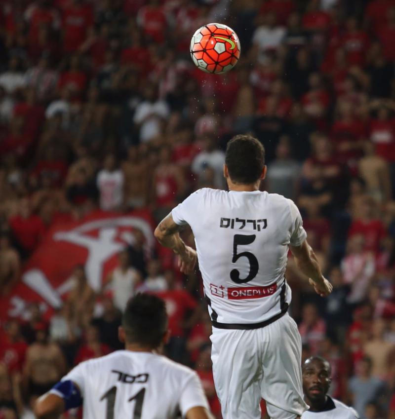 Cuéllar ya destaca en Israel